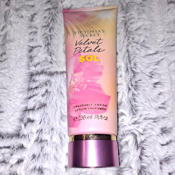 Victoria's Secret Velvet Petals SOL Fragrance Lotion Limited Edition New - Picture 1 of 3